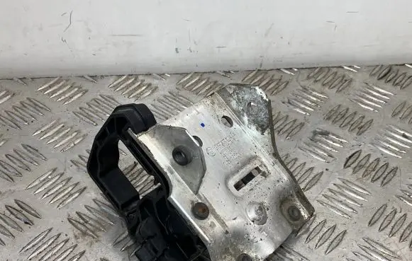 BMW 5 F10 F11 Radiator mount bracket 7186514 7207152 7211162