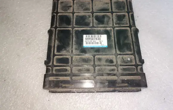 Mitsubishi L200 Engine control unit/module MR507830 E2T75195