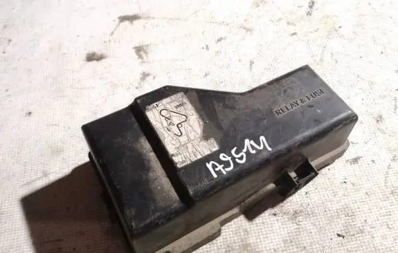 Toyota RAV 4 (XA20) Fuse box cover 8267242100 82672-42100