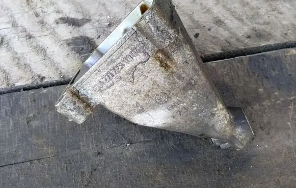 Mercedes-Benz C W203 Engine mounting bracket A2712230904