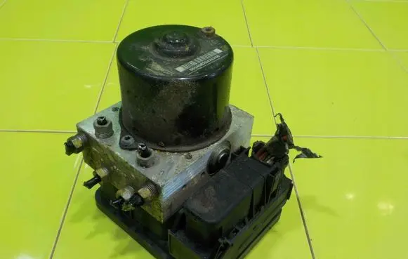 Volvo C70 ABS Pump 4N512C405GA MP605 30742654