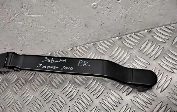 Subaru Impreza III Front wiper blade arm