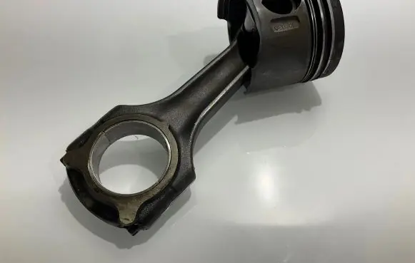 Mercedes-Benz E W211 Piston with connecting rod