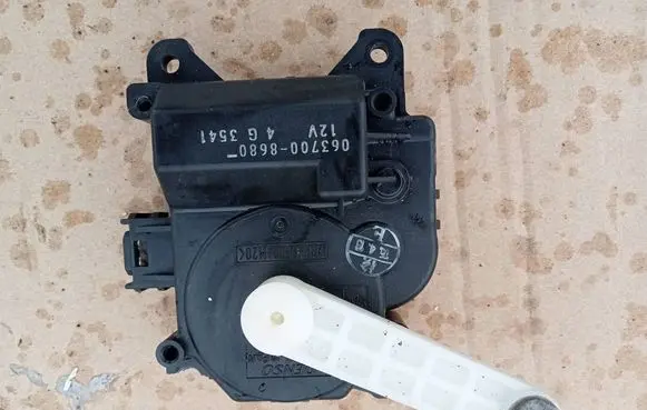 Toyota Avensis T250 Air flap motor/actuator 0637008680 4G3541