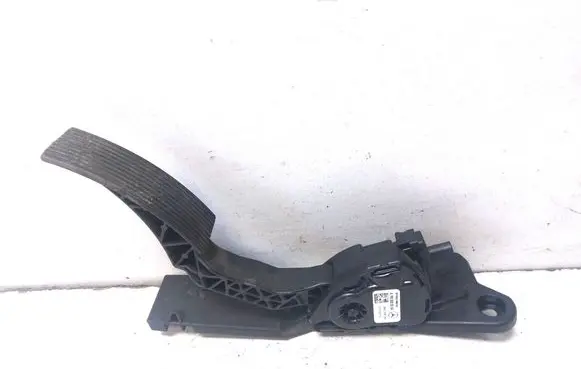 Mercedes-Benz GL X166 Accelerator throttle pedal A1663000004