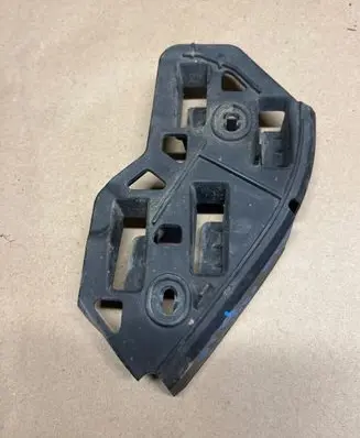 Volkswagen Polo IV 9N3 Front bumper mounting bracket 6Q0807184A
