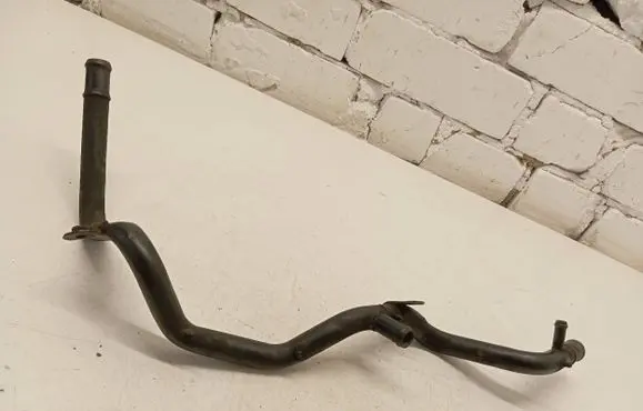 Volkswagen PASSAT B4 Engine coolant pipe/hose 037121065
