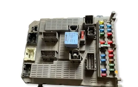 Citroen C4 I Fuse module 9645030380
