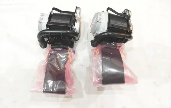 Skoda Octavia Mk3 (5E) Front seatbelt 5E0857701 5E0857702