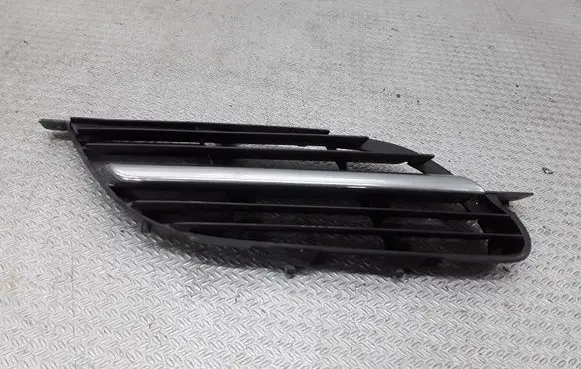 Nissan Almera Tino Front bumper upper radiator grill 185413B