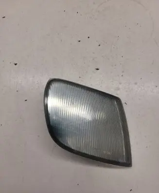 Volkswagen PASSAT B4 Front reflector 185101B