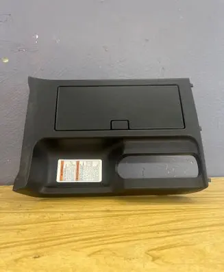 Suzuki Grand Vitara II Cup holder front 