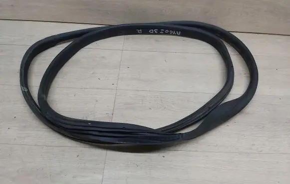 Toyota Aygo AB10 Rubber seal sliding door (on door) 