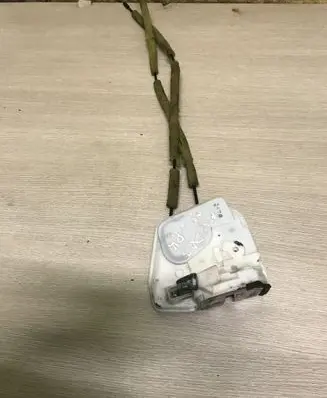 Mazda 3 II Front door lock