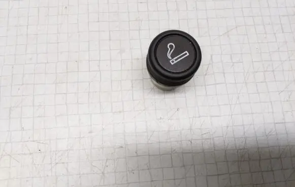 Nissan Primera Cigarette lighter front 