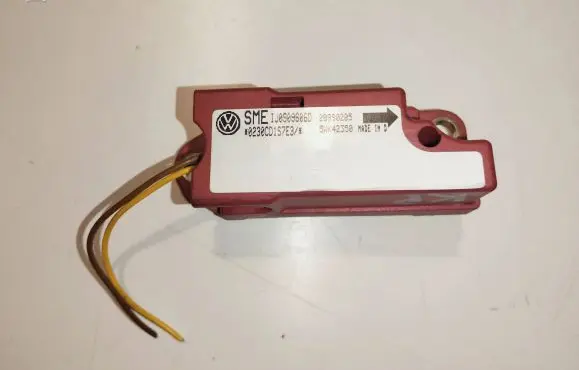 Volkswagen Golf IV Airbag deployment crash/impact sensor 1J0909606D 5WK42350 20990205