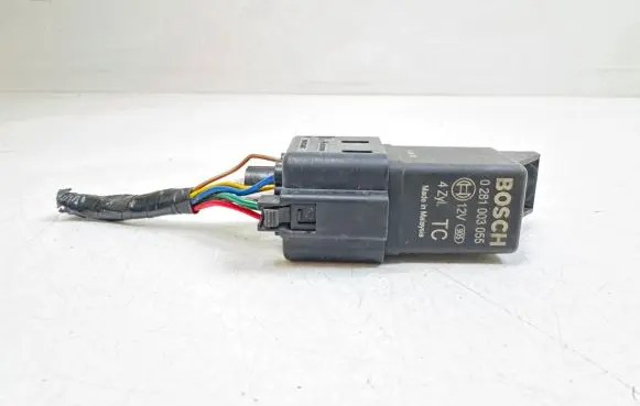 Honda CR-V Glow plug pre-heat relay 0281003055