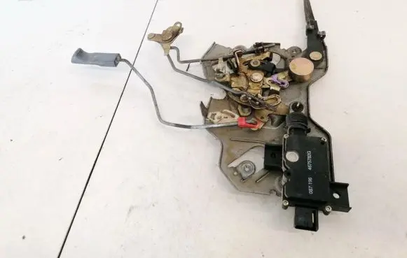 Chrysler Voyager Rear door lock 4675782G