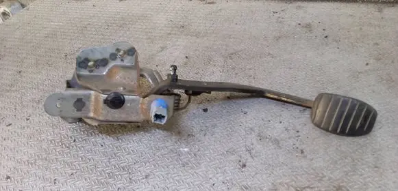 Renault Clio III Clutch pedal 8200727352