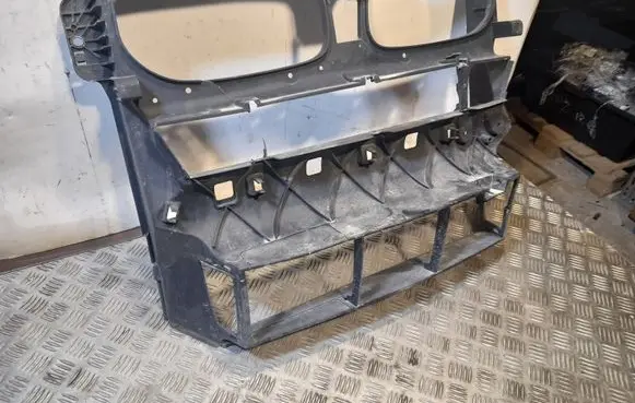BMW X5 E70 Intercooler air guide/duct channel 51647222952 7222952