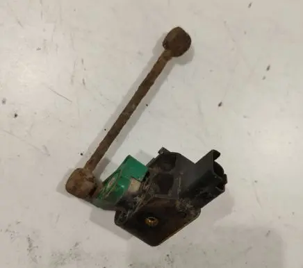 Headlight/headlamp level sensor
