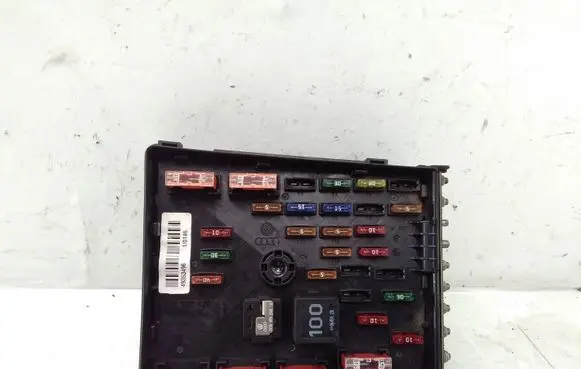 Volkswagen PASSAT B6 Fuse module 3C0937125 63592777