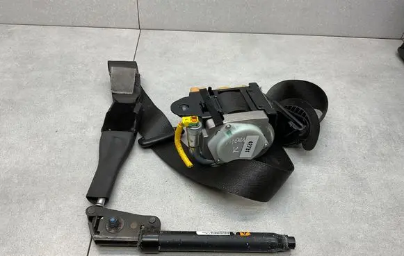 Opel Mokka Front seatbelt 95093401