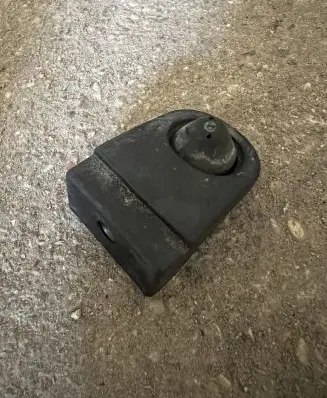 Peugeot 307 CC Radiator mount bracket