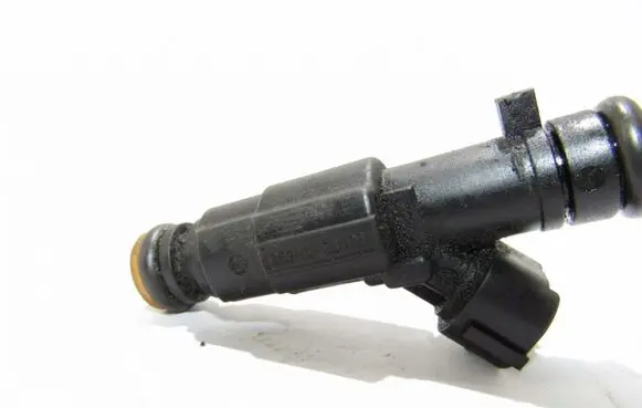 KIA Carens II Fuel injector 3531025100