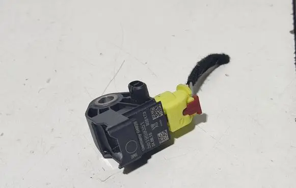 Volkswagen Jetta VI Airbag deployment crash/impact sensor 561959351