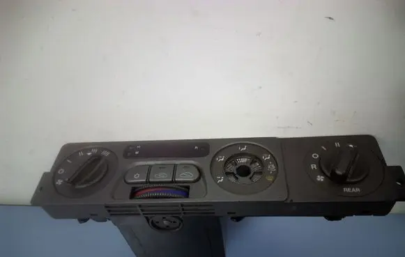 KIA Carnival Climate control unit OK55T61190A 55T