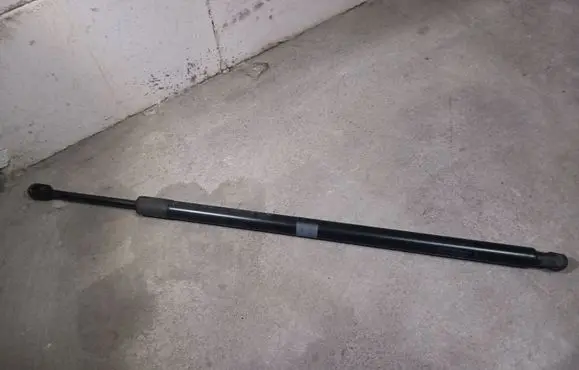Chevrolet Volt II Tailgate strut 84033916