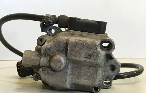 Audi A6 S6 C4 4A Fuel injection high pressure pump 2464463290