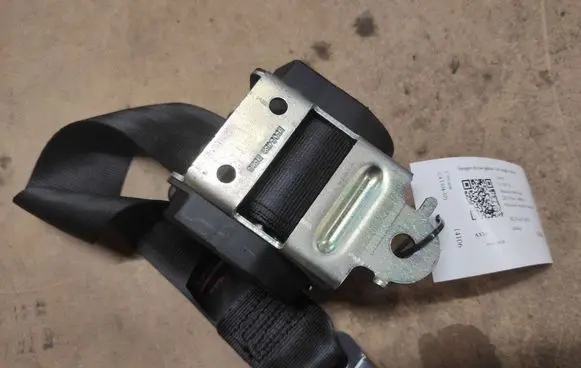 Citroen C4 I Rear seatbelt E506452E625