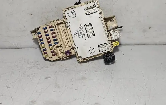 Suzuki Swift I Fuse module 3677062J21