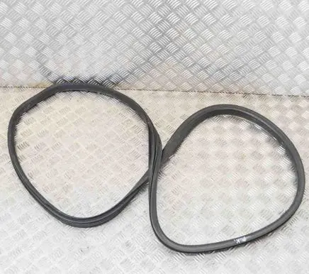 Volvo XC60 Rubber seal front coupe door 