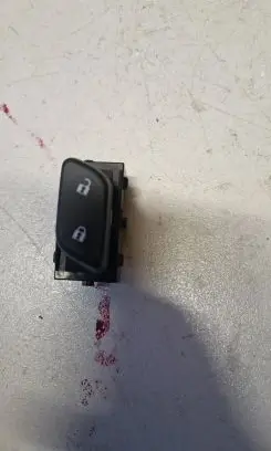 Opel Insignia A Central locking switch button 22899704