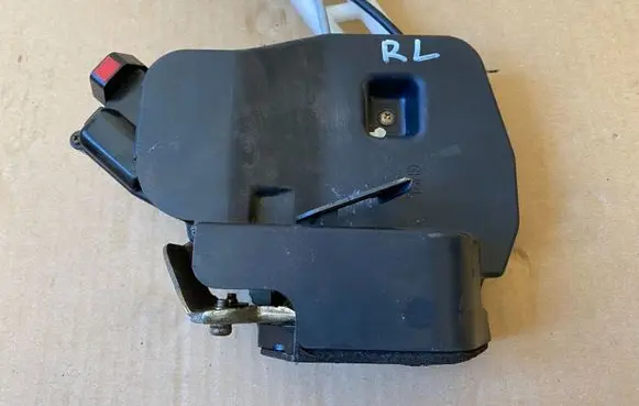 KIA Opirus Rear door lock