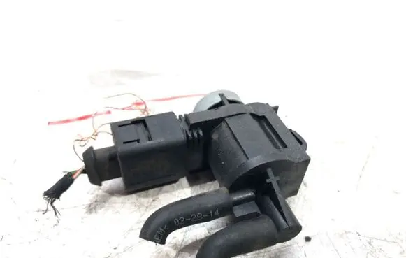 Skoda Rapid (NH) Fuel pressure regulator 1K0906283A