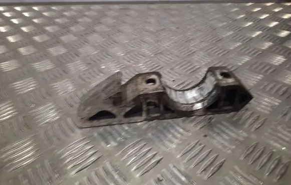 Audi Q7 4L Sway bar bush bracket, front 7L0411063B