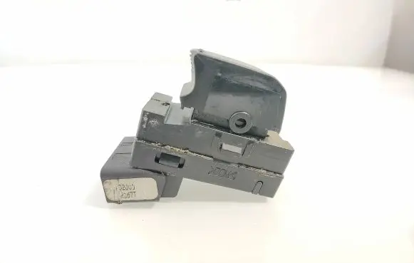 Suzuki Grand Vitara II Electric window control switch 2J0002187T