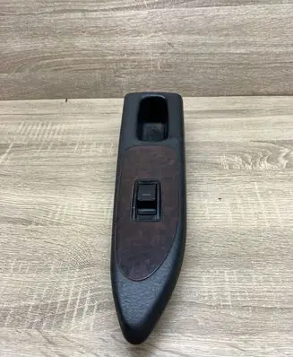 Toyota Avensis T220 Electric window control switch 7423105070