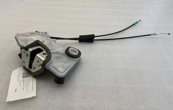 Toyota RAV 4 (XA50) Front door lock 8111407