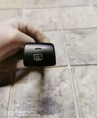 Hyundai Santa Fe Windscreen/window heater switch 9371026500
