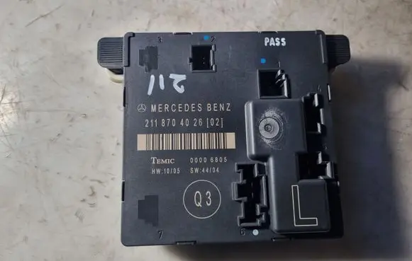 Mercedes-Benz E W211 Door control unit/module 2118704026