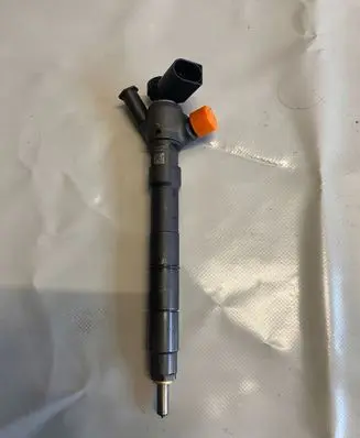 Volkswagen Golf VII Fuel injector 04L130277BC
