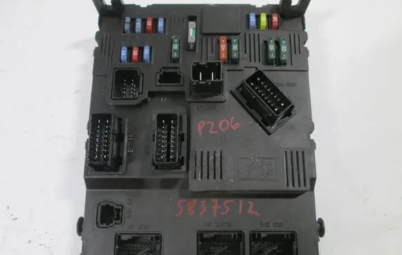 Peugeot 206 Fuse module 9652474780 658063