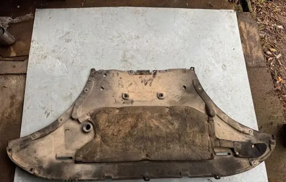 Audi Q8 Engine splash shield/under tray 4M0825235A 4M0825235