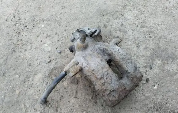 Volkswagen PASSAT B4 Rear brake caliper