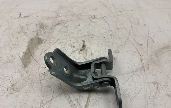 Hyundai Tucson JM Rear door lower hinge